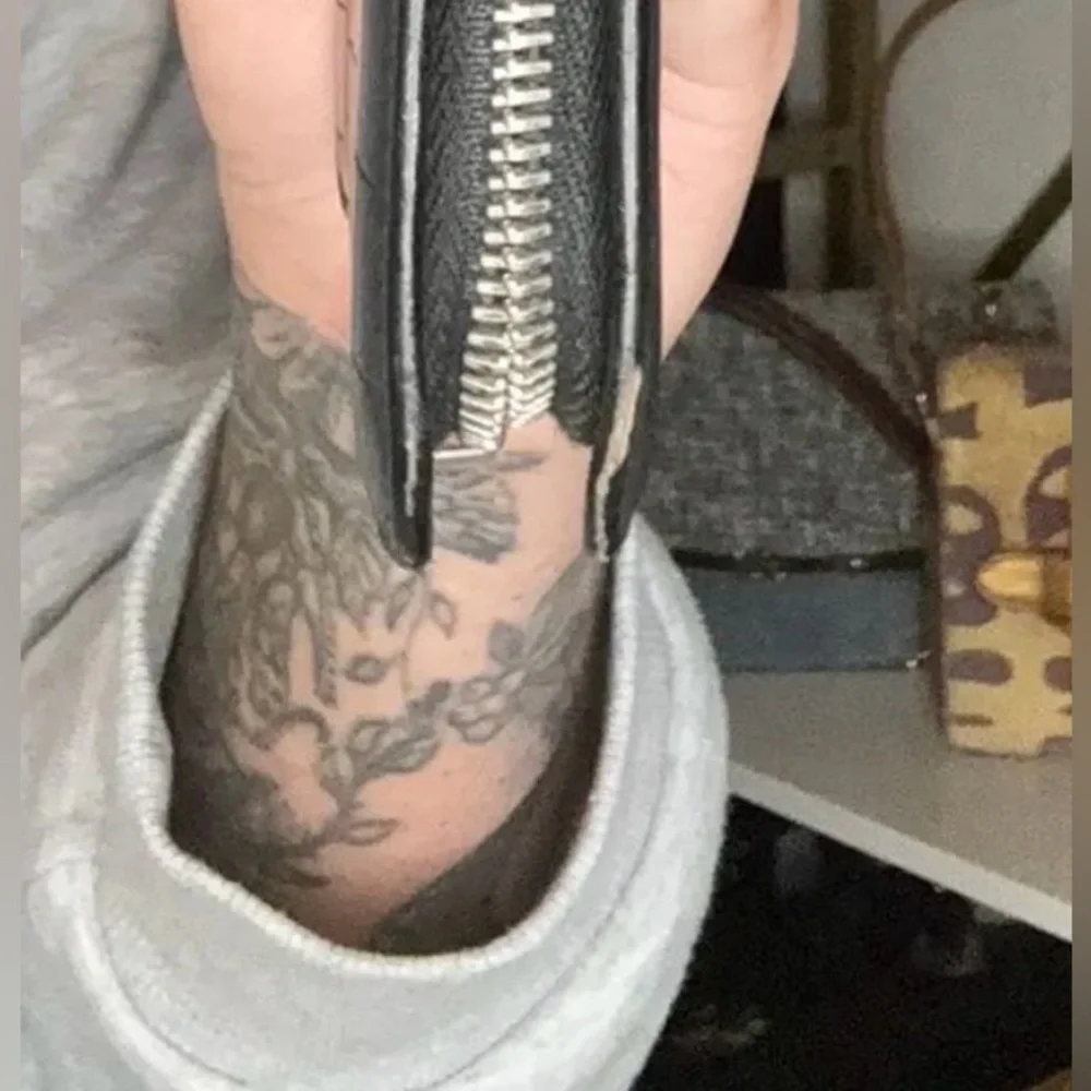 SAINT LAURENT leather croc embossed long zipper black wallet - Picture 8 of 8